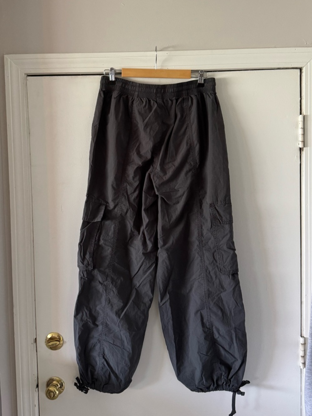Aerie High-Waisted ‘Go-for-It” Baggy Cargo Pants in Smoked Grey Size M - Picture 2 of 7